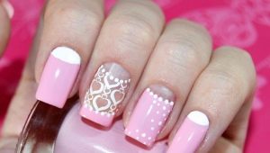 Oprettelse af en smuk manicure ved hjælp af lyserøde og hvide farver