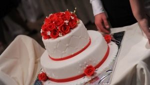 Vestuvių tortai įvairiais stiliais: geriausios idėjos ir įdomūs pavyzdžiai