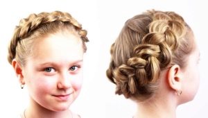 Làm thế nào để dệt một bím tóc xung quanh đầu của một cô gái?