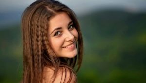 Welke kleur kan het haar van meisjes met bruine ogen verven?