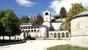 Cetinje: sejarah, tarikan, perjalanan dan penginapan
