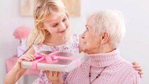 Ce să dea o bunică la aniversare?