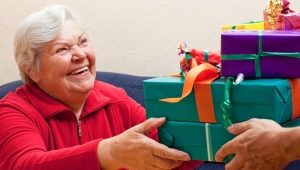 Ce să dai pentru ziua de naștere a unei persoane în vârstă?