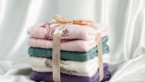 كم هو جميل طي منشفة كهدية؟