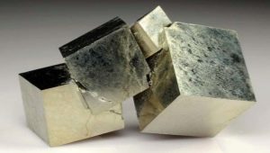 Pirită: valoarea și proprietățile pietrei