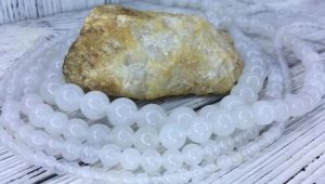 Valkoinen kvartsi: kiven ominaisuudet, käyttö ja arvo