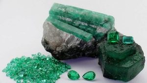 Miten erottaa luonnollinen smaragdi keinotekoisesta?
