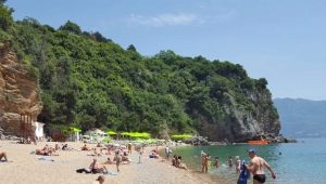 Praia Mogren em Budva (Montenegro)