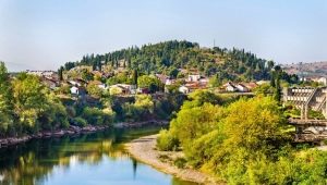 Podgorica: penerangan, pemandangan, pengangkutan dan penginapan
