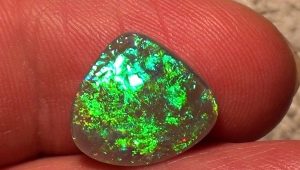 Groen opaal: hoe het eruit ziet, eigenschappen en toepassing