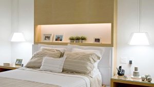 Idéias belas prateleiras design acima da cama no quarto