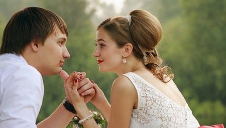 Rochie de nunta cu o centura rosie - punem accente spectaculoase