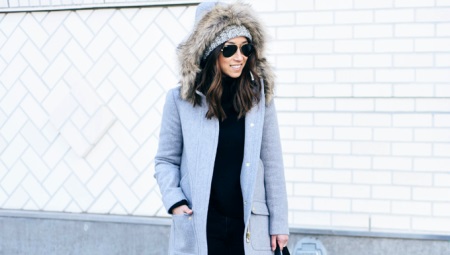 Jaket wanita musim sejuk dengan hud