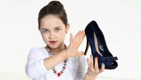 Giày cho bé gái 12 tuổi.