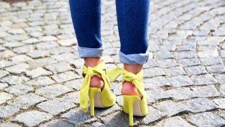 Geltoni sandalai
