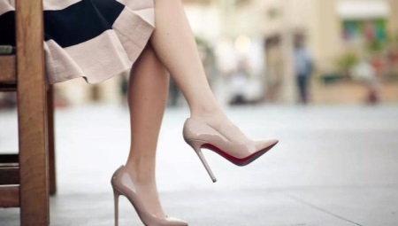 Beige patent leather shoes