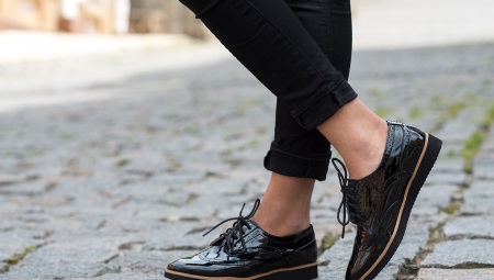 Sapatos de couro preto