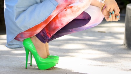 Šviesiai žali batai