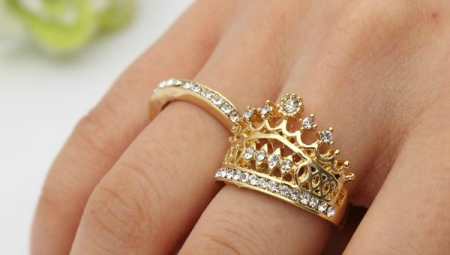 แหวนแต่งงานในรูปแบบของมงกุฎ