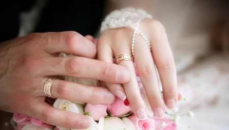 Sepasang cincin perkahwinan