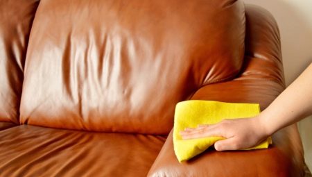 Como limpar o cabo com um sofá de couro?