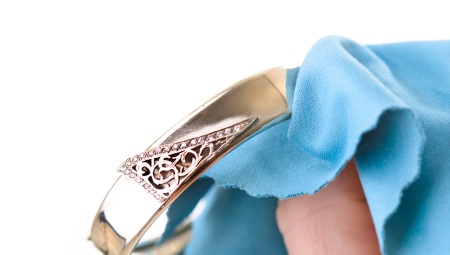 Jak čistit šperky od zhnědnutí?