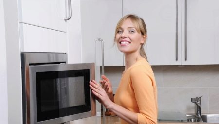 Cum să curățați cuptorul cu microunde?