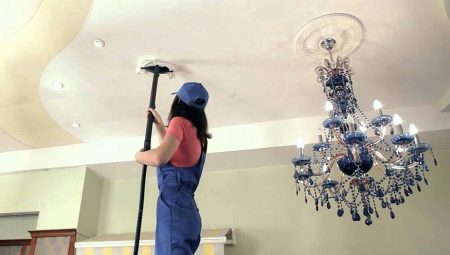 Hoe het verlaagde plafond te wassen?