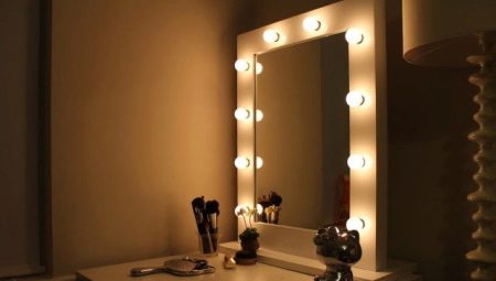 Padaryti makiažas veidrodis su šviesos do-it-yourself