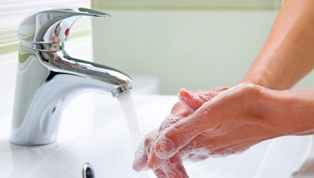 Miten pestä vaahto käsillä?