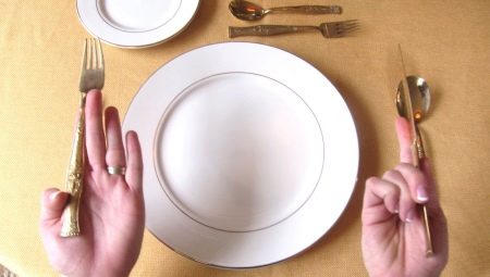 Etiquetin säännöt pöydässä: ruokailuvälineiden opiskelu