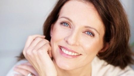 Como cuidar adequadamente do seu rosto em casa depois de 50 anos?