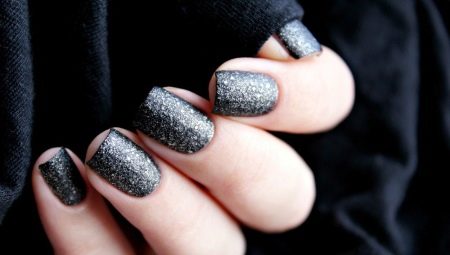 Black manicure with sparkles - brightness and elegance