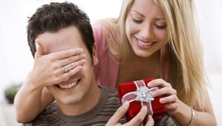 Apa yang hendak diberikan suaminya untuk ulang tahun perkahwinan keenam?