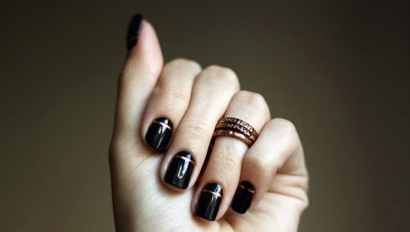 Design e decoração de manicure escuro