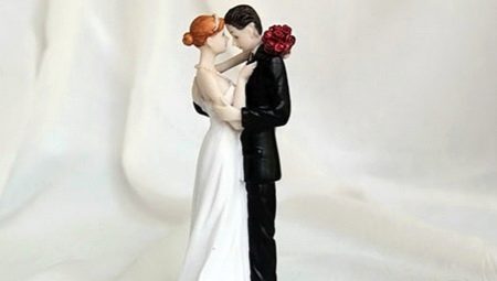 Figurky svatební dort - originální a individuální dort dekorace pro novomanžele na svatební cestě
