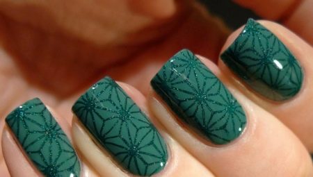 Smaragdna manikura: tajne dizajna i stilskih ideja
