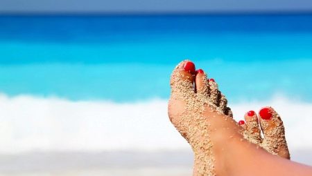 วิธีที่จะทำให้เล็บเท้าสำหรับวันหยุดที่ทะเล?