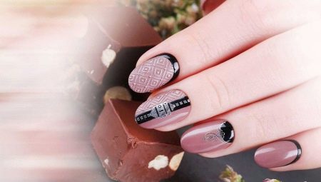 Hoe maak je een mooie manicure met patronen op de nagels?