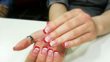 Rode en witte Franse manicure