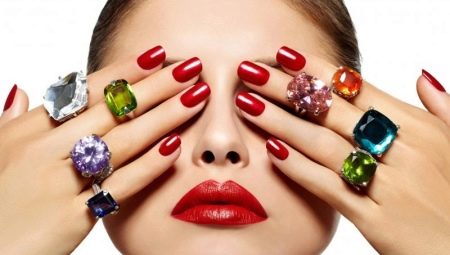 Manicure merah: idea bergaya dan pelbagai teknik