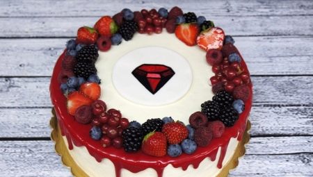 Geriausios tortų dizaino idėjos Ruby vestuvėms