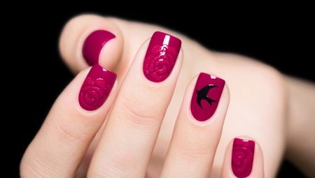 Crimson manicure: funktioner og design muligheder