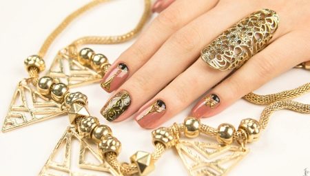 Altın elemanları ile manikür: dekor özellikleri ve moda trendleri