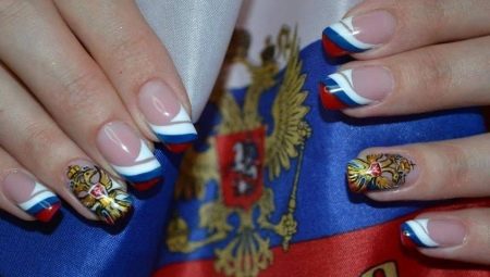 แต่งเล็บด้วยธงชาติรัสเซีย - แนวคิดการออกแบบเพื่อผู้รักชาติที่แท้จริง