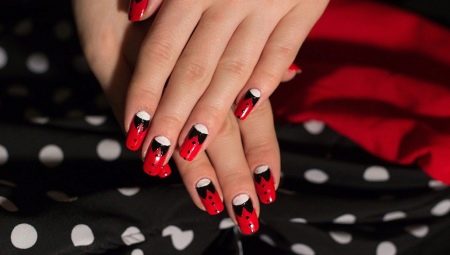 Ongebruikelijke manicure-ideeën in een combinatie van witte, rode en zwarte tonen