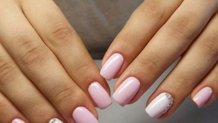 Manicura de color rosa pàl·lid: l'encarnació de la feminitat i l'encant