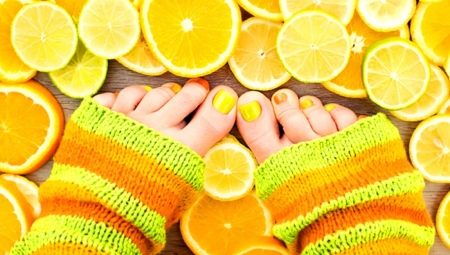 Original ideas for yellow pedicure