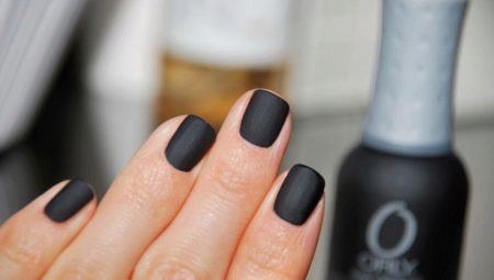 Features and design options matte black manicure