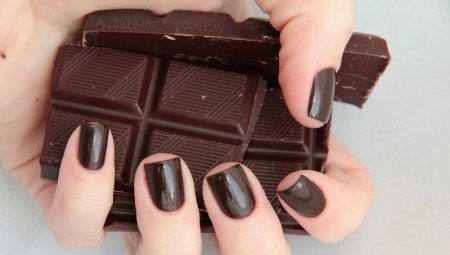Manicure de chocolate: o segredo do design e das ideias da época